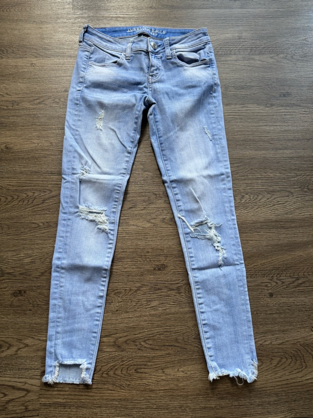 American Eagle Super Stretch Distressed Jeans | High Rise | Raw Hem | Size 4